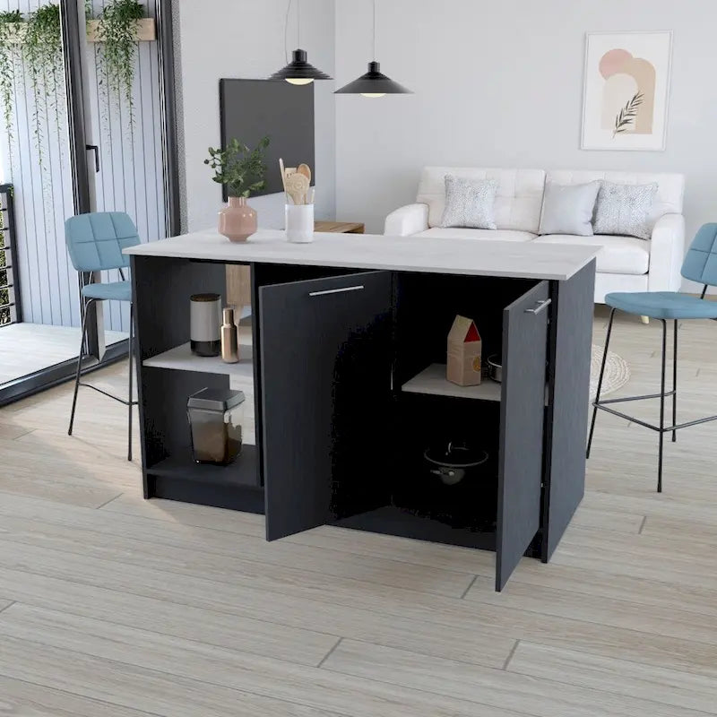 Îlot de cuisine avec deux étagères de rangement ouvertes et un meuble pour la salle à manger